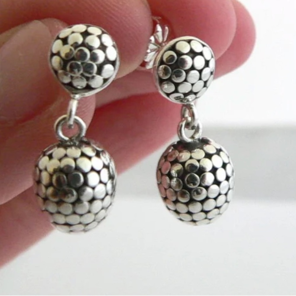 Dangle earrings